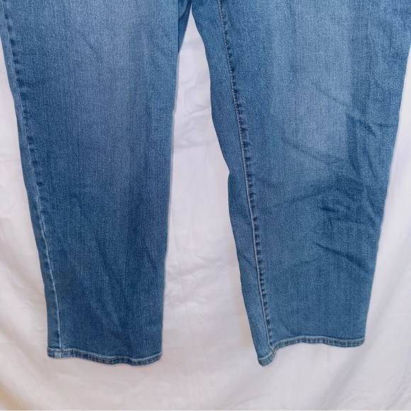 Crown & Ivy Medium Wash Denim High Rise Straight Leg Balloon Fit Jean size 14 - Picture 3 of 7